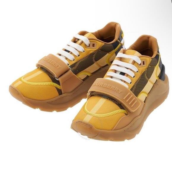 Sale. New authentic Burberry logo sneakers - Picture 1 of 10